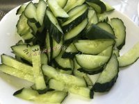 家常青瓜炒牛肉做法图解1)