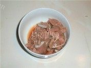 家常菜里脊肉烧茄子做法图解5)