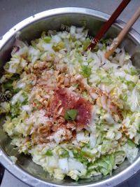 在家做白菜蒸饺做法图解3)