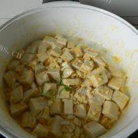 好吃的咸蛋烧豆腐的做法图解十三