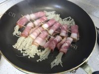 美味的培根金针菇卷做法图解5)