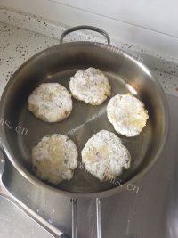 自制土豆泥饼做法图解8)