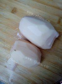 美味的龙骨莲藕汤做法图解1)