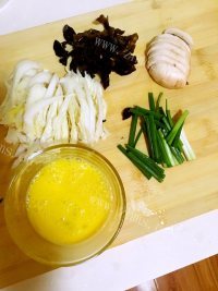 美味的鸡蛋炒面做法图解2)