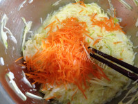 自制米饭鸡蛋饼做法图解4)
