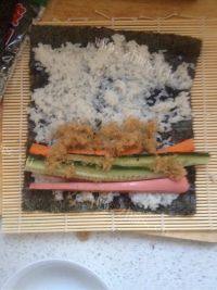 自制肉松寿司做法图解2)