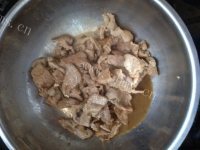 家常菜辣椒炒肉做法图解3)