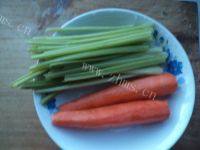 下酒菜凉拌芹菜花生米做法图解5)