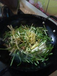 蒜苗炒肉（家庭版）做法图解6)