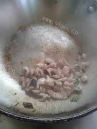 味道不错的木耳炒肉做法图解4)