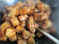 美味的经典红烧肉做法图解6)