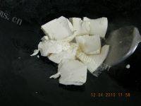 家常菜豆腐煮鱼做法图解3)