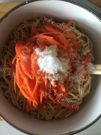 家常菜凉拌干豆腐丝做法图解4)