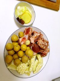 美味的板栗玉米烧排骨做法图解1)