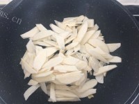 家常菜茭白炒肉片做法图解8)