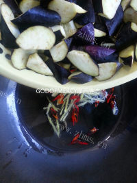 美味营养的红烧茄子做法图解2)