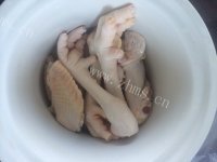 好喝的凤爪汤做法图解1)
