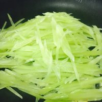 鲜美可口的清炒莴苣做法图解5)