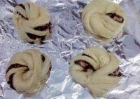 自制红豆面包卷做法图解9)