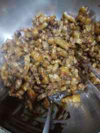 美味的香菇猪肉酱香包子做法图解7)