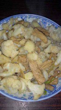 家常菜菜花炒肉片