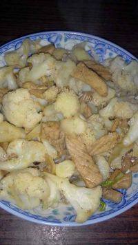 家常菜菜花炒肉片