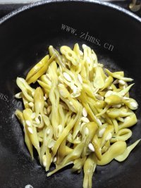 好吃的韭菜炒猫豆做法图解6)