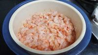家常菜虾仁炒荷兰豆做法图解1)