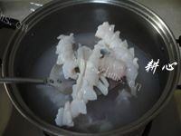 丝瓜炒鱿鱼做法图解3)