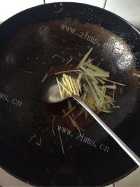 番茄烧大虾做法图解6)