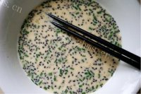 自制鸡蛋葱花饼做法图解3)
