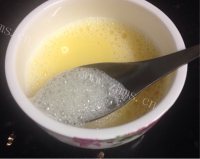 美味的蒸鸡蛋羹做法图解3)
