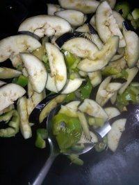 「美味可口」素炒茄子做法图解5)