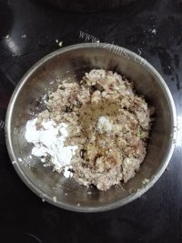 美味的红烧狮子头做法图解9)