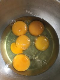 芳香四溢的蛋卷做法图解2)