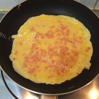自制火腿肠鸡蛋饼做法图解4)