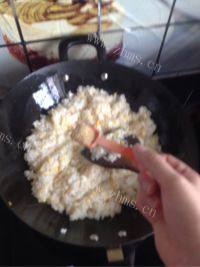 美味的蛋炒饭做法图解5)