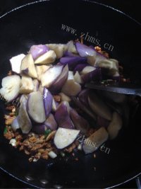 家常菜红烧肉末茄子做法图解9)