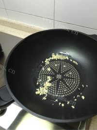 家常菜莴笋炒木耳做法图解3)
