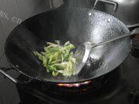 家常菜芹菜炒猪肝做法图解6)