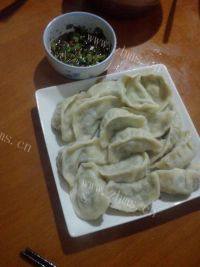 自己做的猪肉韭菜饺子