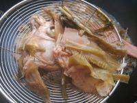 家常菜豆腐炖鱼做法图解10)