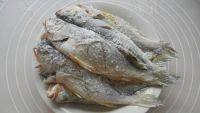 美味的香酥小黄鱼做法图解4)