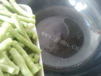 橄榄菜炒豆角做法图解3)