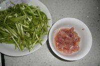 芦蒿炒肉丝做法图解2)