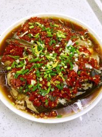 独特的剁椒鱼头做法图解7)