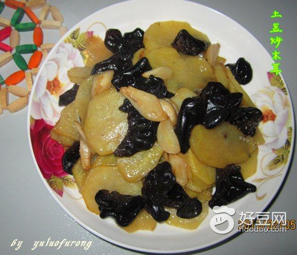 土豆炒木耳