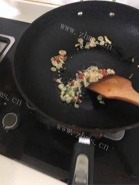 香气浓郁的烫蛋皮做法图解6)