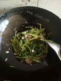 家常菜茼蒿炒肉丝