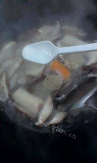 口感不错的香菇肉丸汤做法图解5)